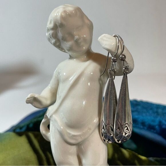 Sterling silver pierced botanical raindrop earrings - Picture 8 of 9